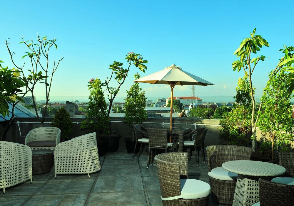 Pyrenees Malioboro Hotel Yogyakarta Exterior photo